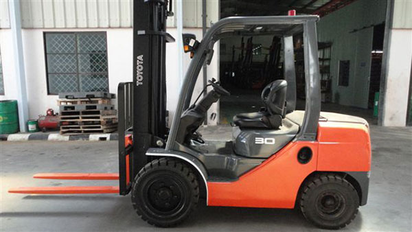 Báo giá xe nâng 1.5 tấn Toyota 7FBH15
