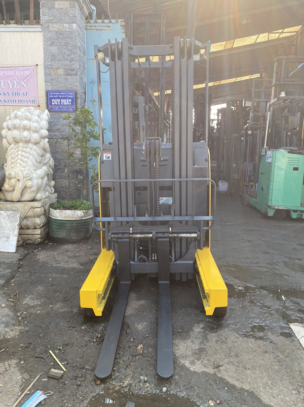 Giá xe nâng komatsu 3 tấn cũ, nâng cao 4 mét
