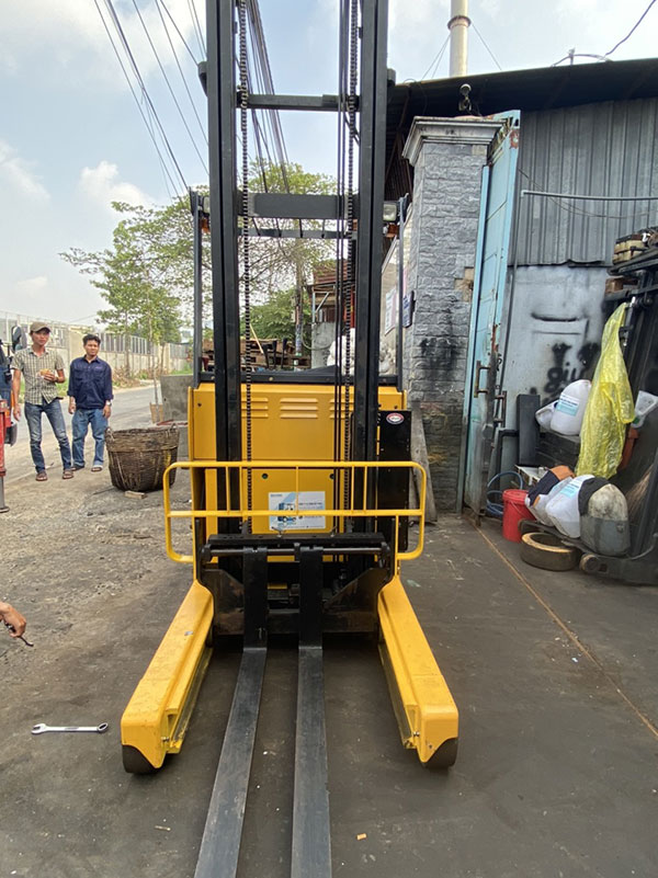 Lịch sử hình thành và phát triển của xe nâng hàng TCM