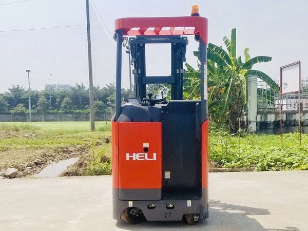 Mẫu xe nâng điện Heli kiểu dáng đứng lái tinh gọn
