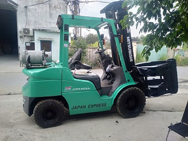 Xe nâng 3 tấn Mitsubishi thân thiện với môi trường