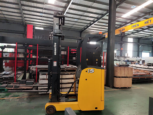 Xe nâng hàng 2.5 tấn