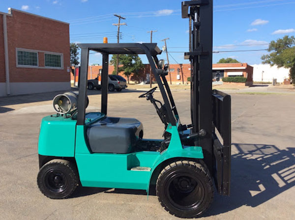 Xe nâng hàng Mitsubishi FD25T tải trọng 2.5 tấn, nâng cao 3 mét