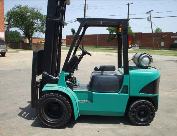 Xe nâng hàng Mitsubishi FD25T tải trọng 2.5 tấn, nâng cao 4.5 mét