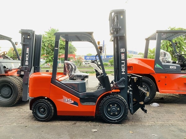 Xe nâng dầu kết cấu vững chắc, sử dụng dễ dàng