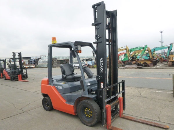 Xe nâng dầu là gì?