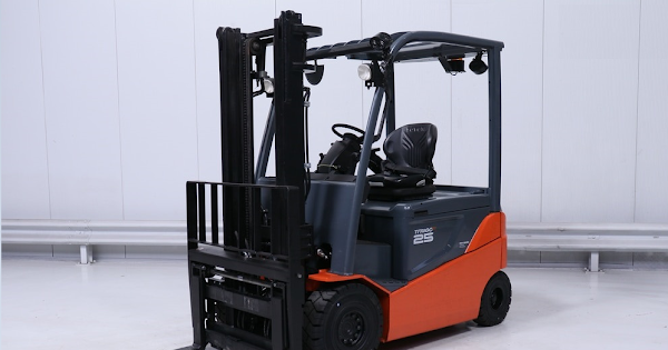 Xe nâng điện Châu Âu