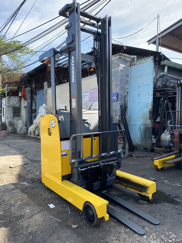 Xe nâng điện Komatsu sở hữu kết cấu tinh gọn, kiểu dáng nhỏ nhắn