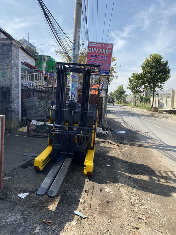 Xe nâng hàng nhỏ gọn, mang nhiều tính năng hữu ích