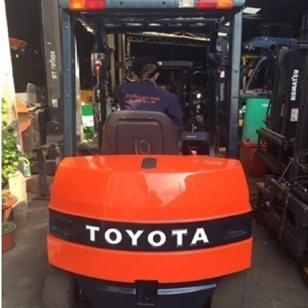 Xe nâng hàng thanh lý Toyota 7FB18