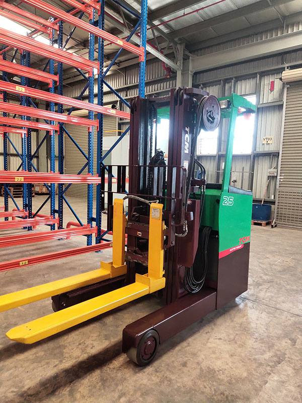 Xe nâng Sài Gòn thương hiệu TCM được ưa chuộng dùng trong các kho hàng