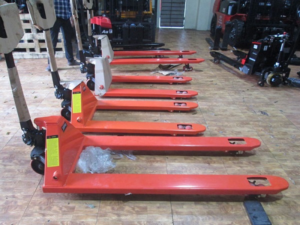 Xe nâng tay chuyên dùng vận chuyển hàng hóa có tải trọng thấp