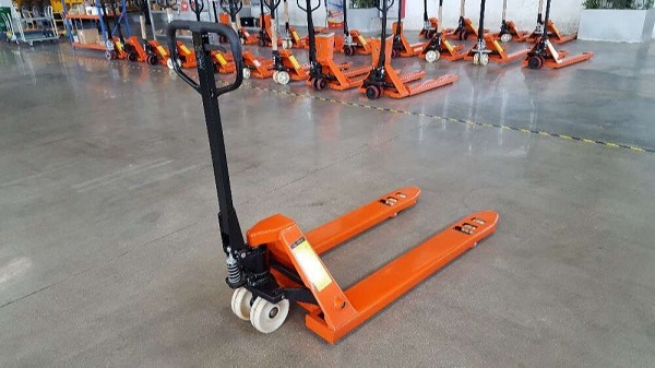 Xe nâng tay nhỏ gọn, sử dụng linh hoạt