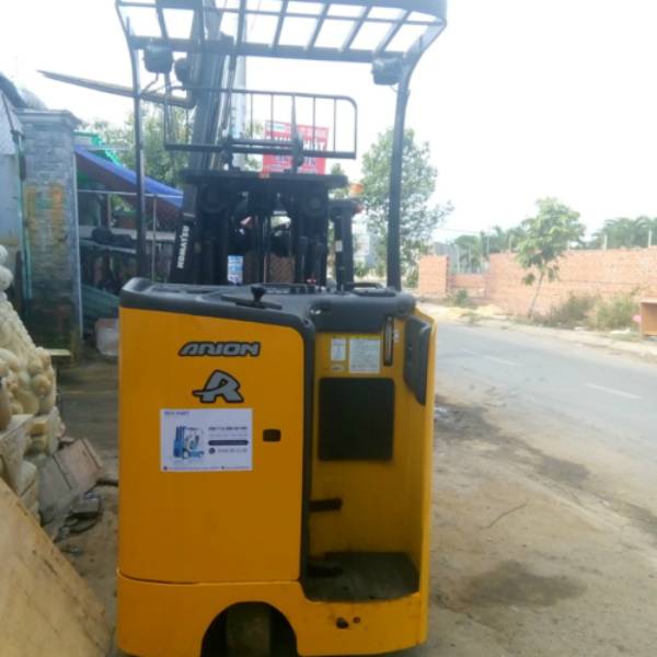 Xe nâng điện Komatsu là gì?