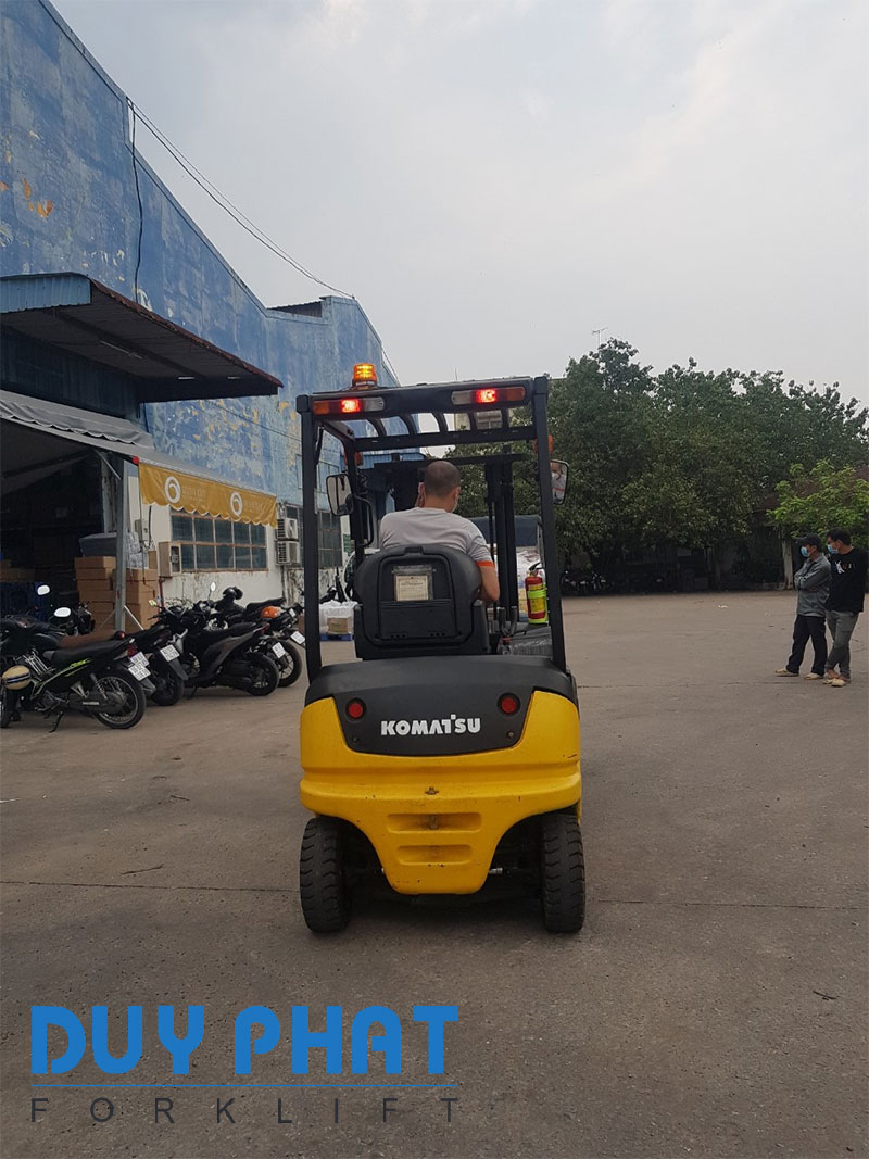 Lý do chọn mua xe nâng điện Komatsu FB15-12 (1.5T – 3M)