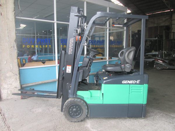 Xe nâng điện ngồi lái 1.5 tấn từ thương hiệu Toyota