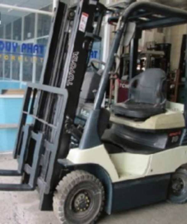 Xe nâng điện ngồi lái Toyota model 7FB10