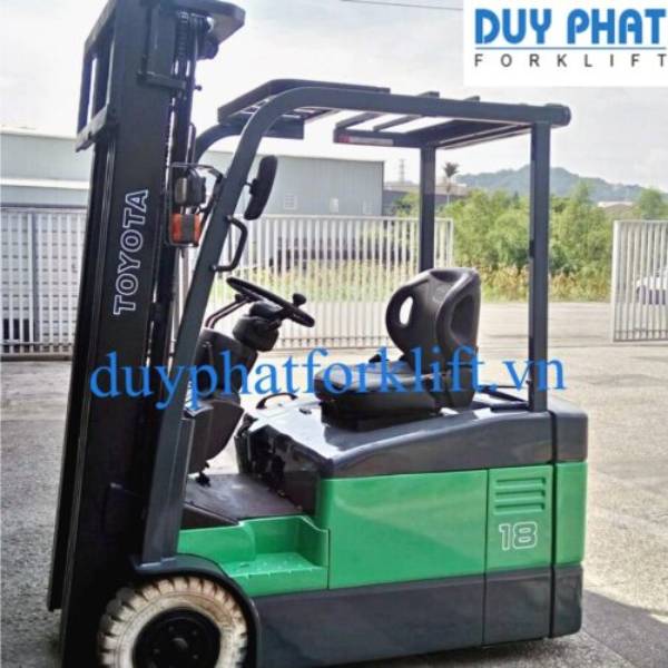 Xe nâng điện ngồi lái Toyota model 7FBE18
