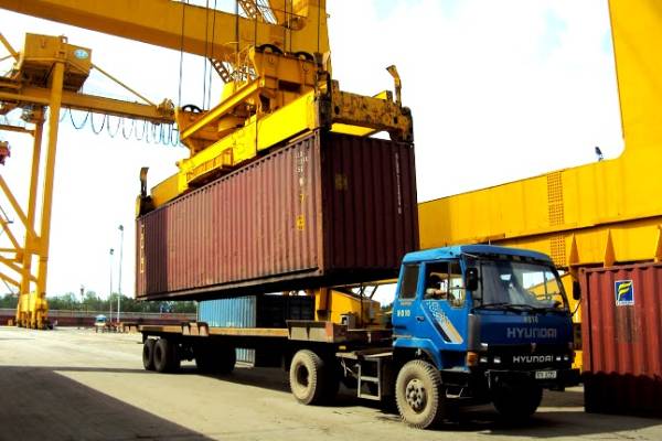 Quy trình công nghệ xếp dỡ hàng container 2 Vận chuyển hàng hóa khi xếp dỡ hàng container