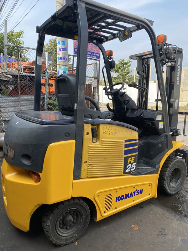 Xe nâng điện sử dụng Pin Lithium ngồi lái, thương hiệu Komatsu