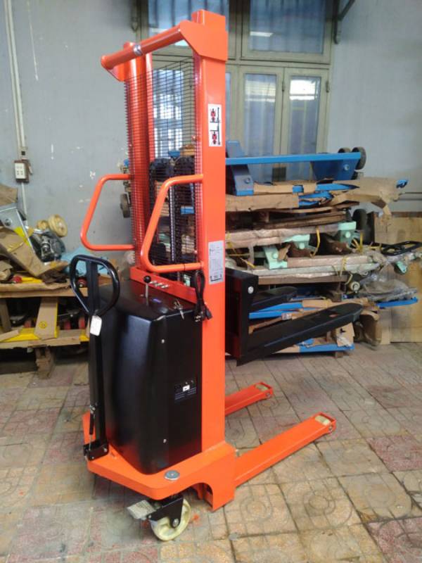 Cấu tạo xe nâng hàng bằng điện 12V tự chế