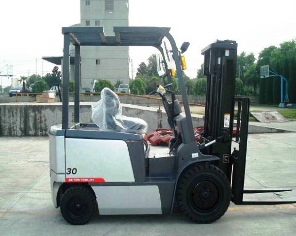 Ứng dụng xe nâng Forklift 3 tấn để khai thác ngoài trời
