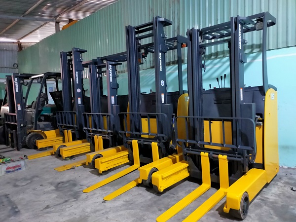 Xe nâng điện đứng lái cần được bảo dưỡng định kỳ