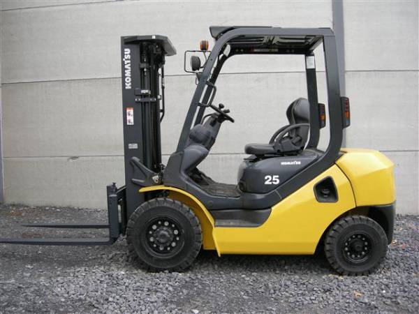 Xe nâng Komatsu 2.5 tấn