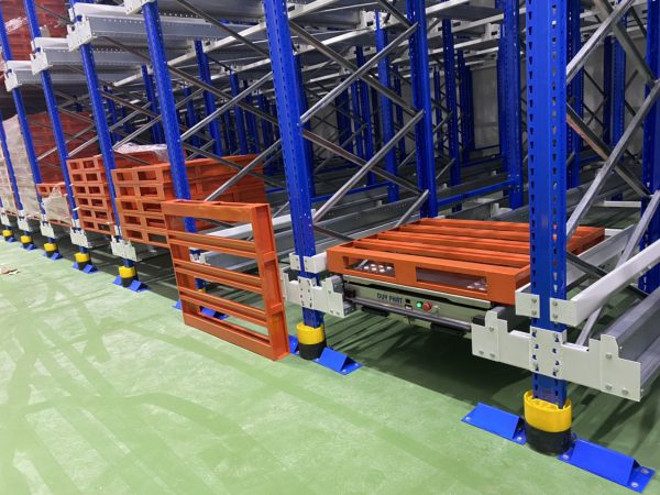 GIẢI PHÁP TIẾT KIỆM DIỆN TÍCH KHO LẠNH 4 Robot Radio Pallet Shuttle