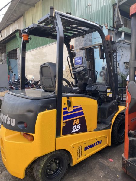 Xe Nâng Điện Komatsu FE25-1 2.5 tấn, nâng cao 3 mét chui container, ngồi lái (Nhật Bản) 6 xe-nang-dien-da-qua-su-dụng