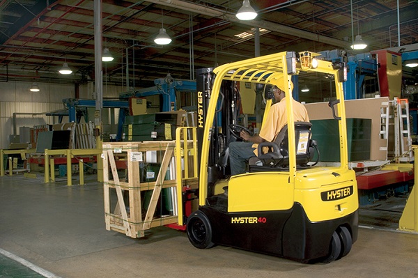 Forklift là gì? Tất tần tần thông tin về xe Forklift 10 Sử dụng xe nâng Forklift giúp tiết kiệm chi phí