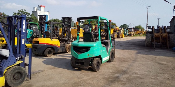 Forklift là gì? Tất tần tần thông tin về xe Forklift 11 Ứng dụng xe nâng Forklift trong lao động sản xuất giúp đảm bảo an toàn