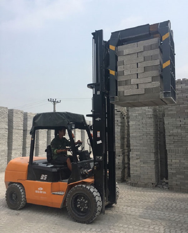 Bộ công tác kẹp gạch