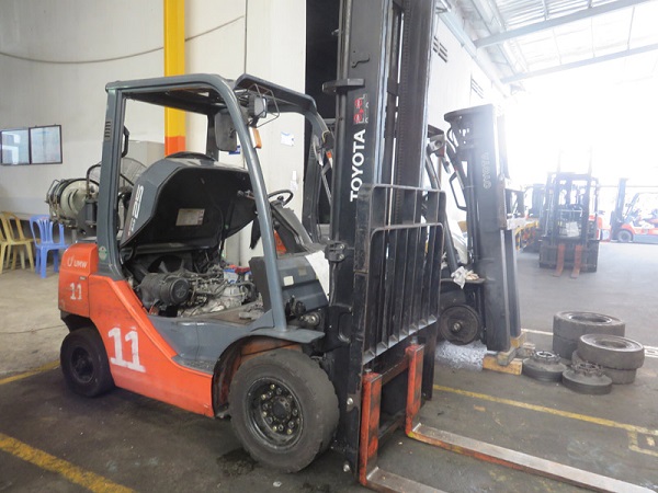 Forklift là gì? Tất tần tần thông tin về xe Forklift 7 Xe nâng động cơ Internal Combustion Forklifts