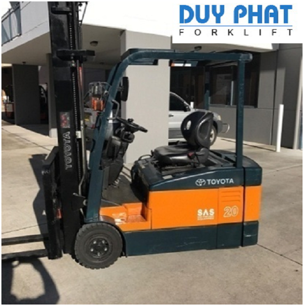 Mẫu xe nâng Toyota cũ 2 tấn, nâng cao 4 mét, kiểu dáng ngồi lái