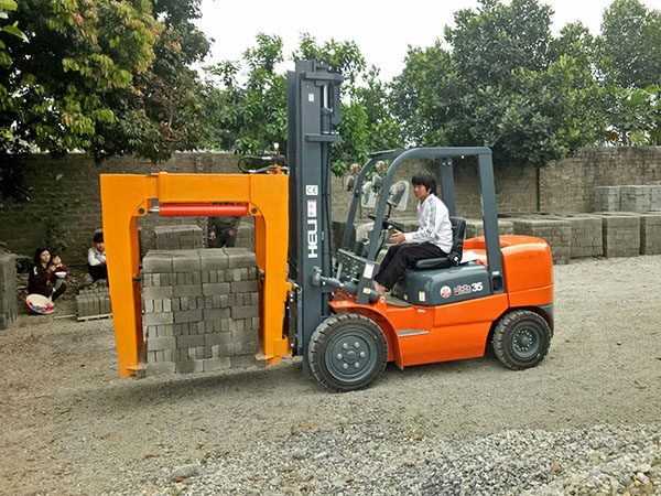 Xe nâng gạch chụp thiết kế tiện dụng