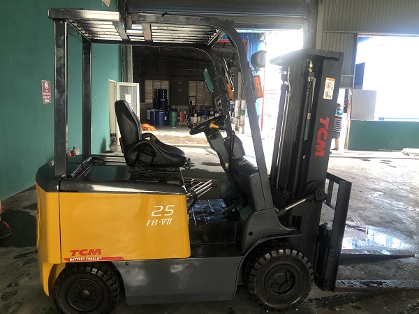 Xe nâng TCM của nước nào?