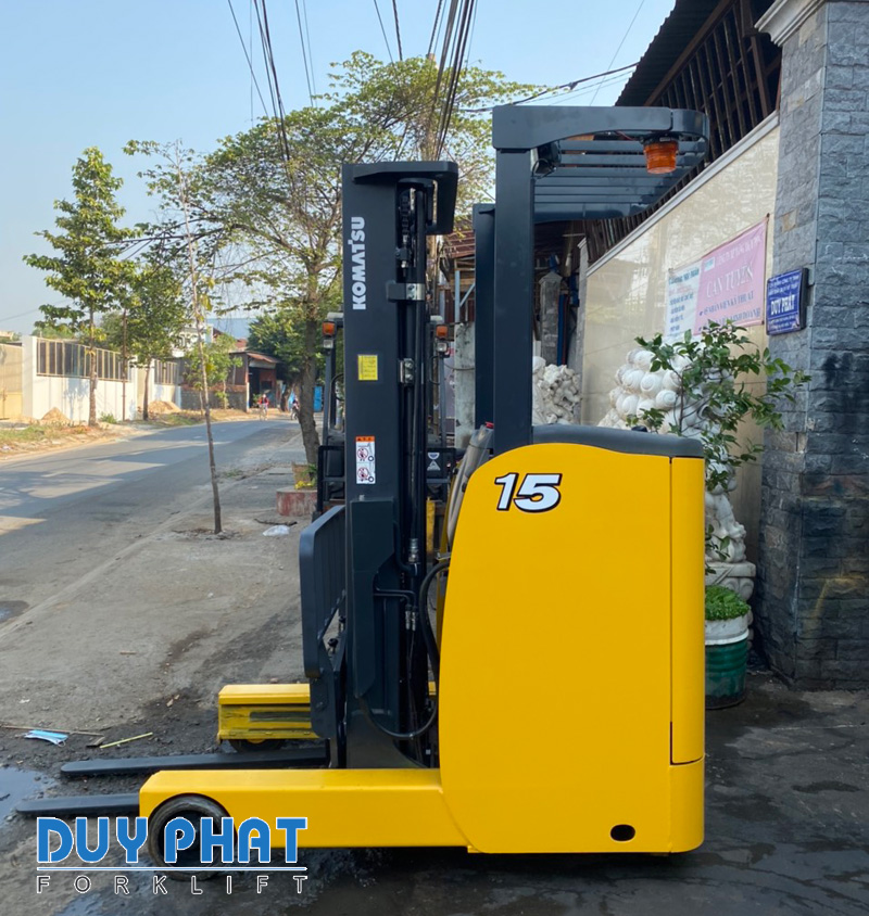 Xe nâng điện đứng lái