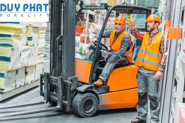 Thiết bị bảo hộ giúp vận hành xe nâng an toàn