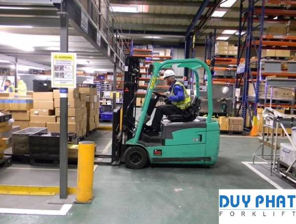 Chú ý dừng và đỗ xe nâng an toàn