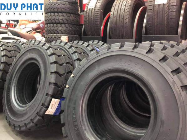 Lốp xe nâng là bộ phận quan trọng không thể thiếu đối với xe nâng hàng