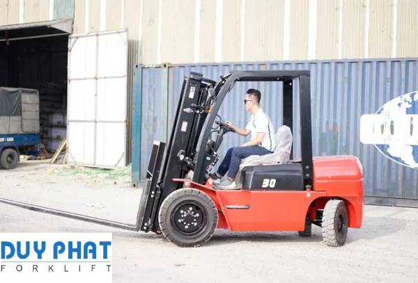 Nên điều chỉnh ghế ngồi phù hợp với tư thế lái