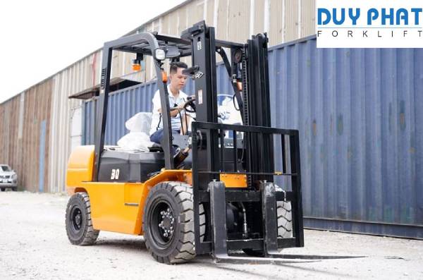 Xe nâng dầu 3 tấn có năng suất làm việc cao