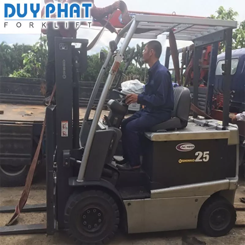 Xe Nâng Điện Shinko ngồi lái 2.5 tấn, nâng cao 4 mét