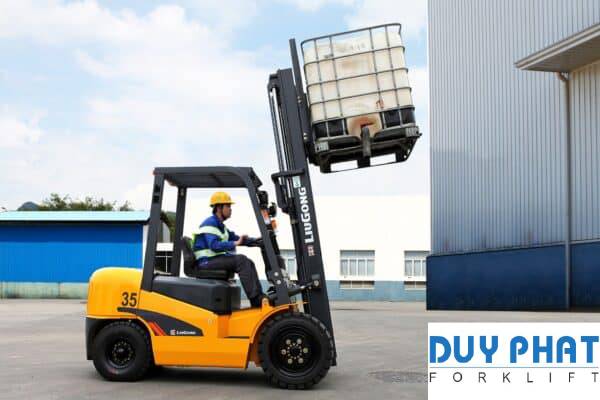 Sử dụng xe nâng điện an toàn, hiệu quả