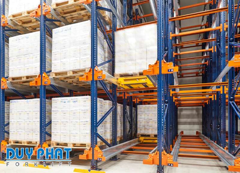 Ứng dụng của Pallet Shuttle vào ngành bánh kẹo 2 Nhà kho Pallet Shuttle là gì?