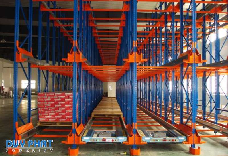 Ứng dụng của Pallet Shuttle vào ngành bánh kẹo 5 Pallet Shuttle giúp tối ưu diện tích mặt sàn nhà kho