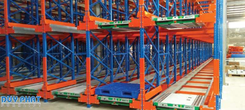 Hệ thống nhà kho Pallet Shuttle hoạt động bền bỉ