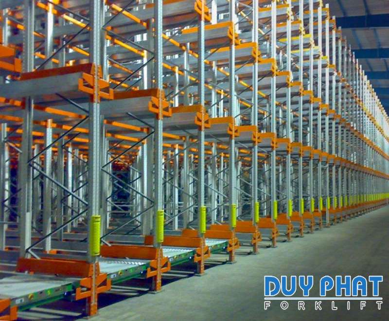 Ứng dụng của Pallet Shuttle vào ngành sản xuất ô tô