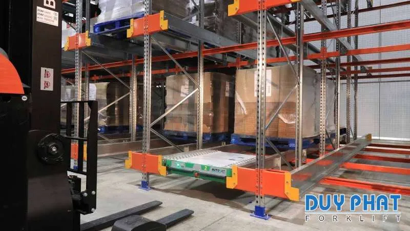 Sử dụng Pallet Shuttle giúp tiết kiệm thời gian lưu trữ